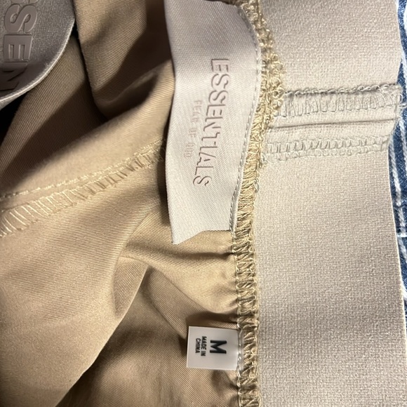 Tan essentials skirt with big front pockets, size medium - Picture 7 of 8